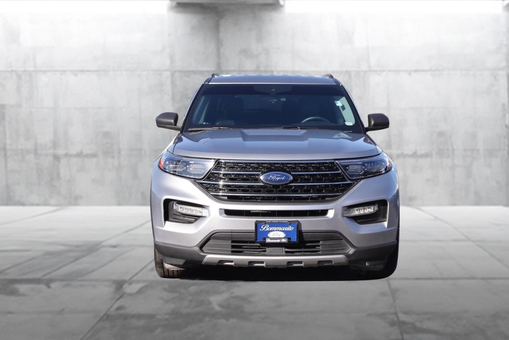 Ford Explorer Vehicle Full-screen Gallery Image 4