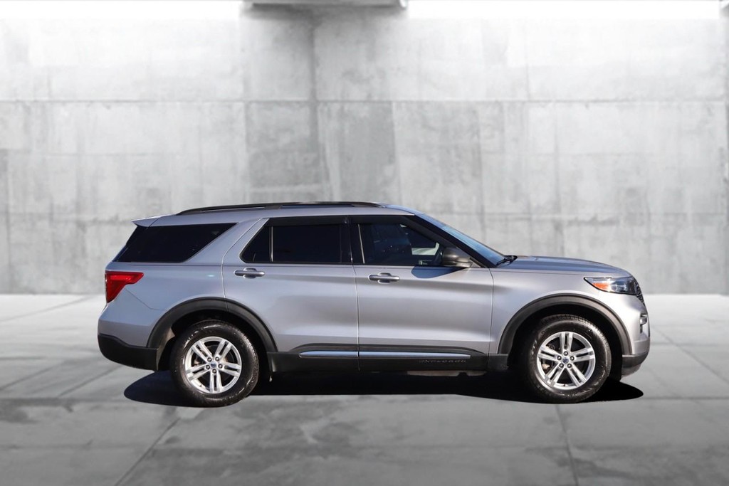 Ford Explorer Vehicle Full-screen Gallery Image 5