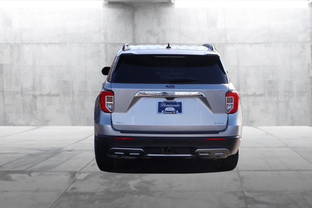 Ford Explorer Vehicle Full-screen Gallery Image 6