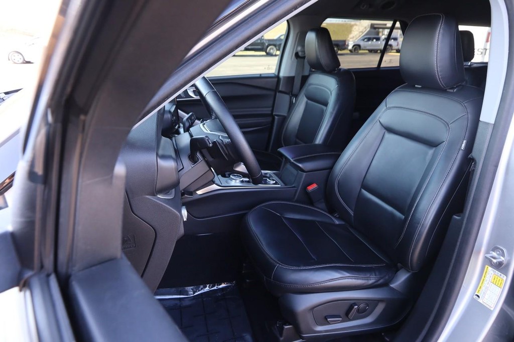 Ford Explorer Vehicle Full-screen Gallery Image 9