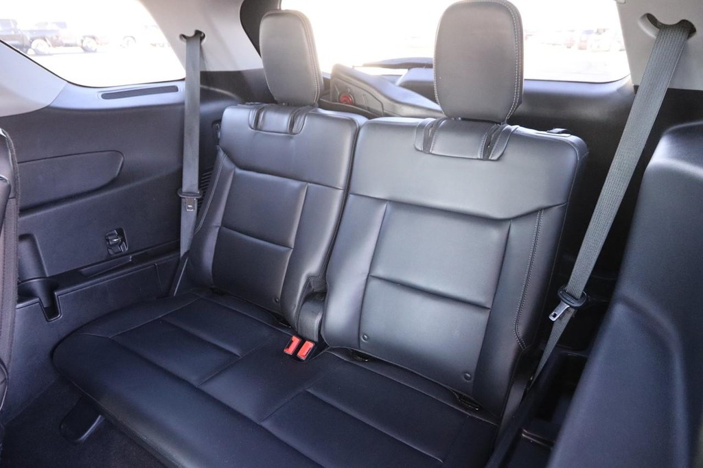 Ford Explorer Vehicle Full-screen Gallery Image 11