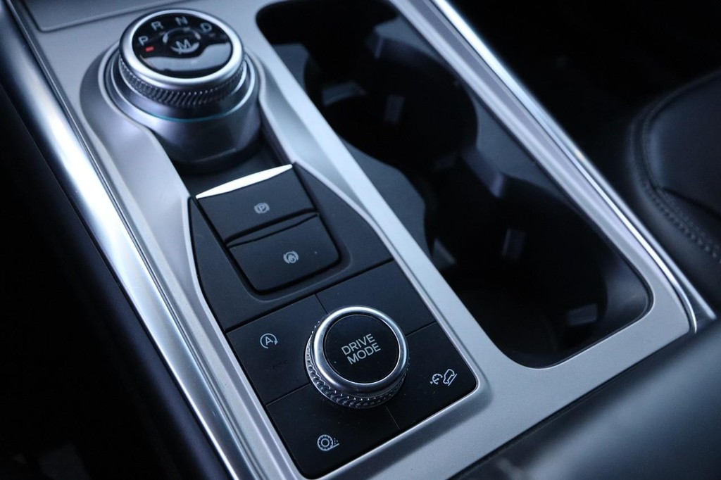 Ford Explorer Vehicle Full-screen Gallery Image 20