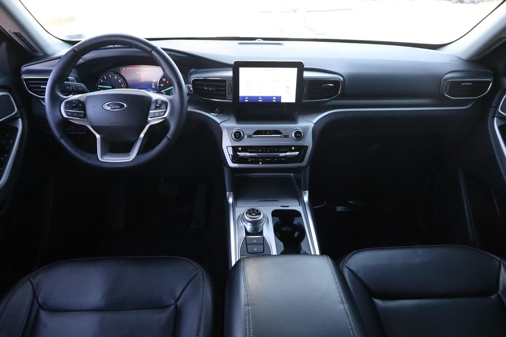 Ford Explorer Vehicle Full-screen Gallery Image 22