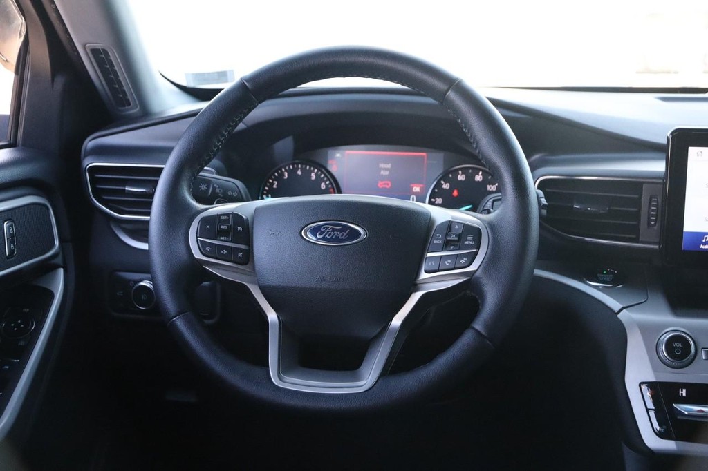 Ford Explorer Vehicle Full-screen Gallery Image 24