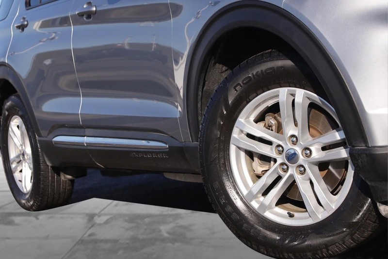 Ford Explorer Vehicle Image 03