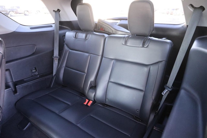 Ford Explorer Vehicle Image 11