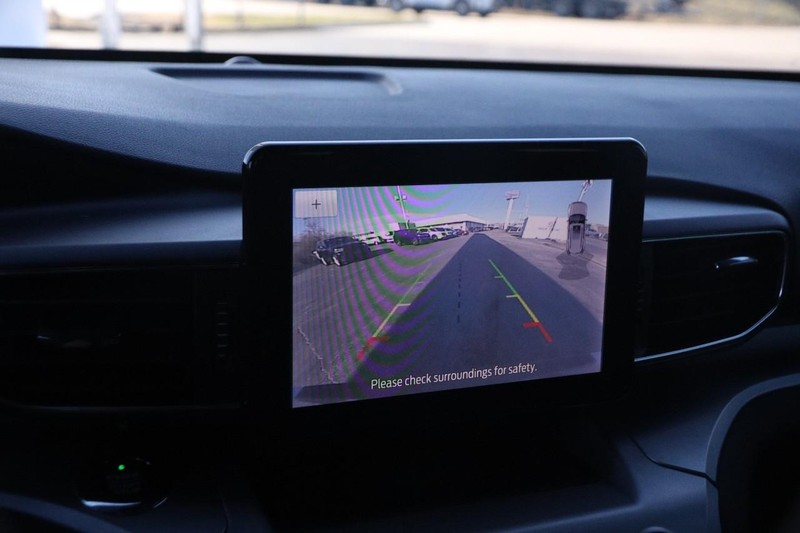 Ford Explorer Vehicle Image 18