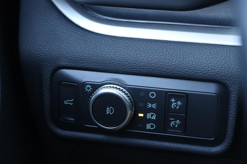 Ford Explorer Vehicle Image 21