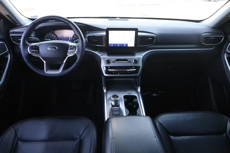 Ford Explorer Vehicle Image 22