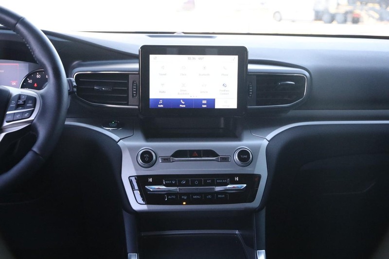 Ford Explorer Vehicle Image 25