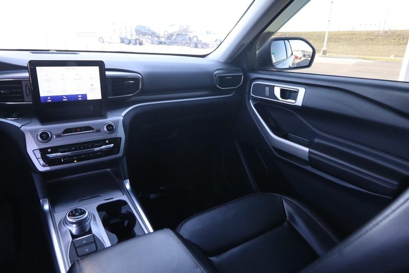 Ford Explorer Vehicle Image 26