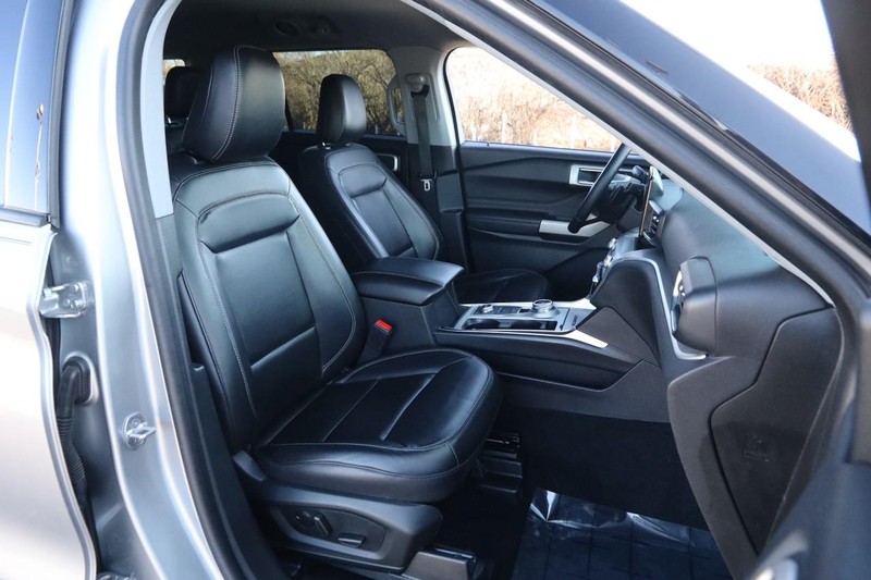 Ford Explorer Vehicle Image 27