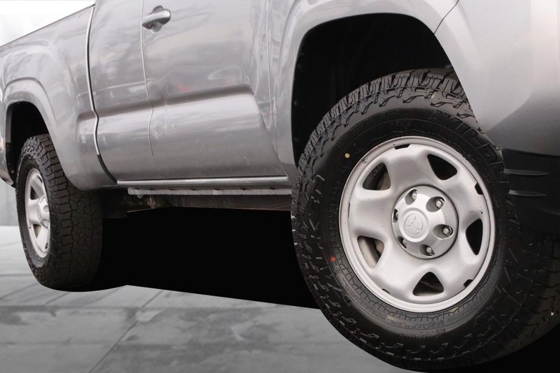Toyota Tacoma 4WD Vehicle Image 03