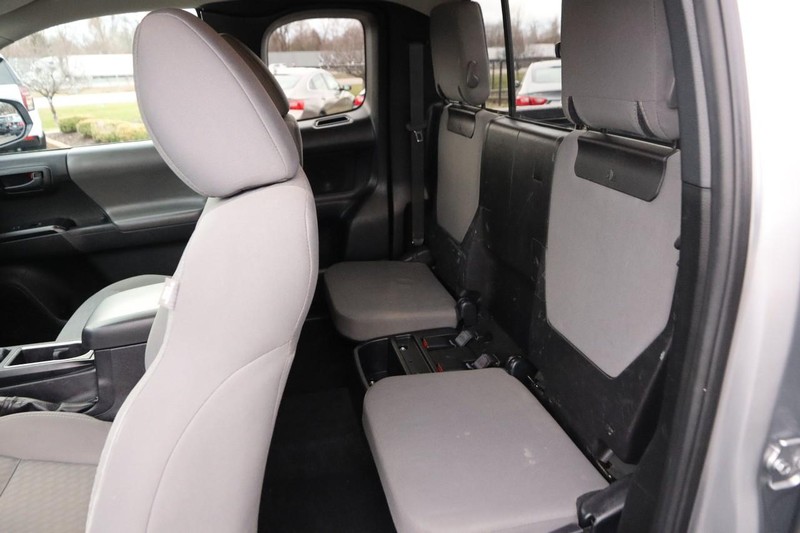 Toyota Tacoma 4WD Vehicle Image 09