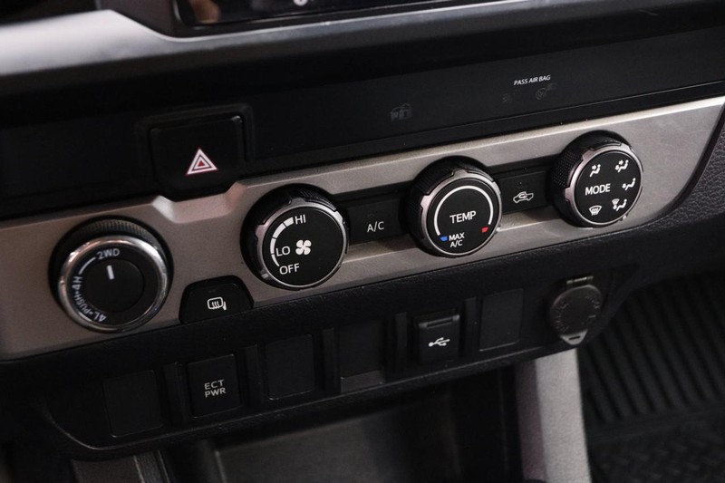 Toyota Tacoma 4WD Vehicle Image 17