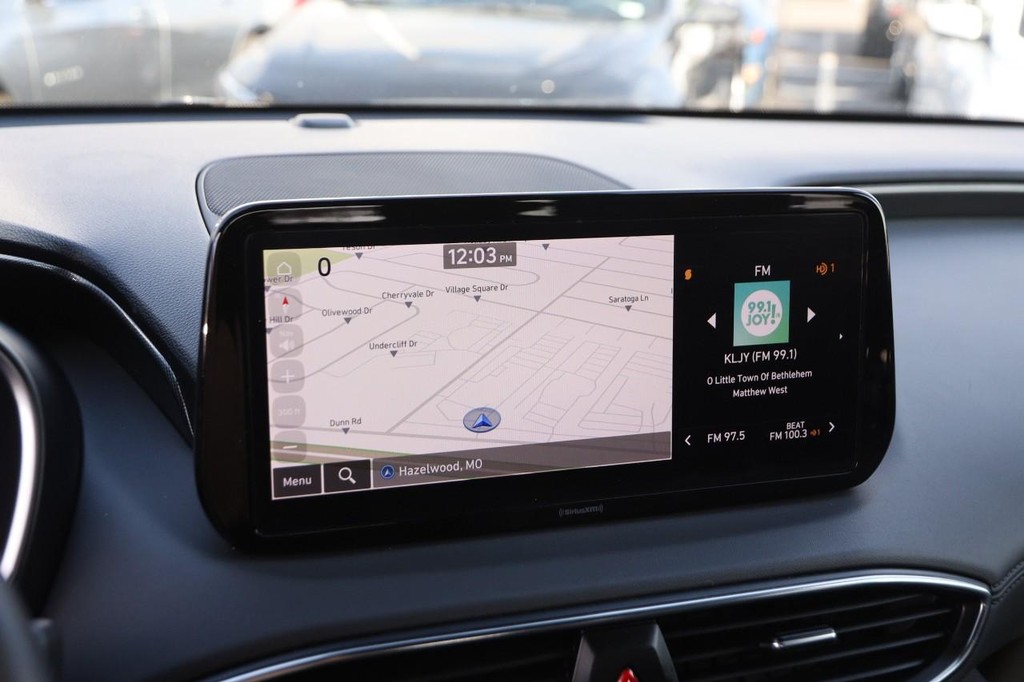 Hyundai Santa Fe Vehicle Image 16