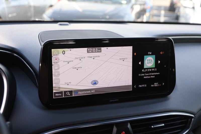 Hyundai Santa Fe Vehicle Image 16