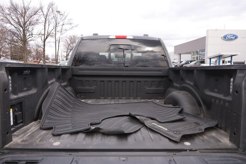 Ford F-150 Vehicle Full-screen Gallery Image 7