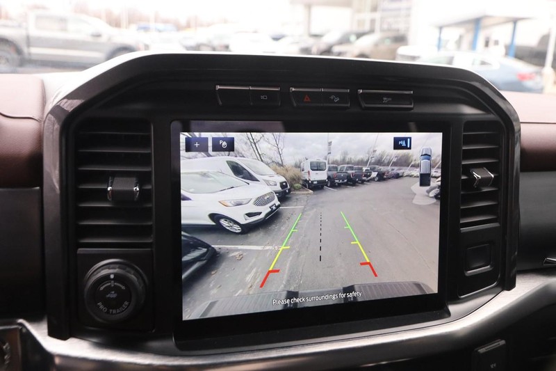 Ford F-150 Vehicle Full-screen Gallery Image 16