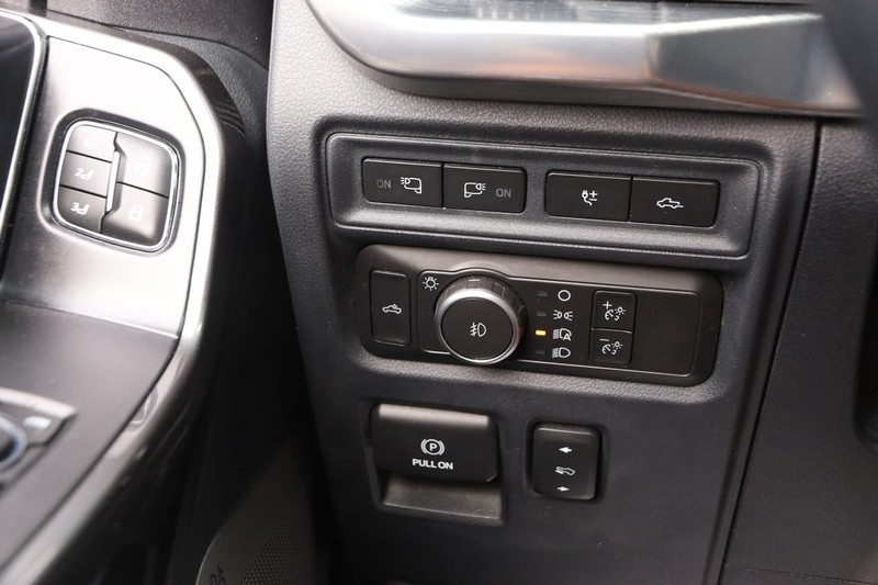 Ford F-150 Vehicle Full-screen Gallery Image 19