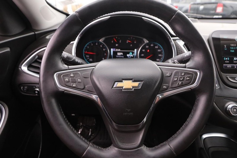 Chevrolet Malibu Vehicle Full-screen Gallery Image 10
