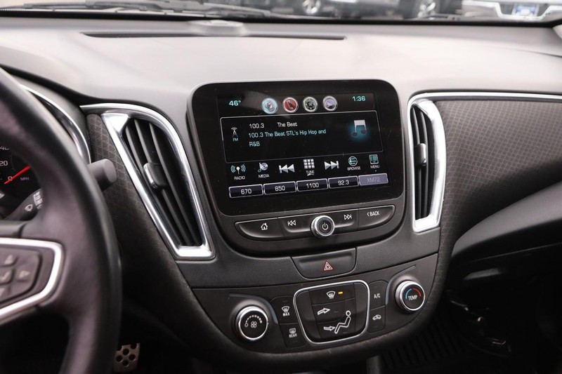 Chevrolet Malibu Vehicle Full-screen Gallery Image 14