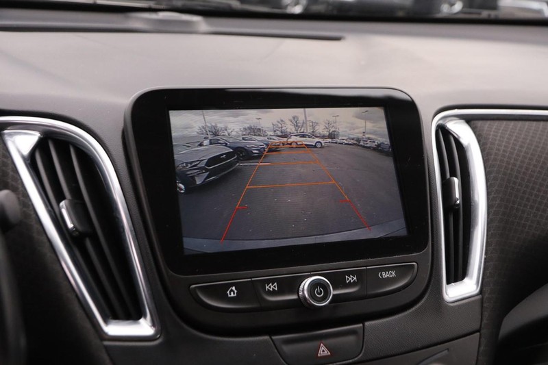 Chevrolet Malibu Vehicle Full-screen Gallery Image 15