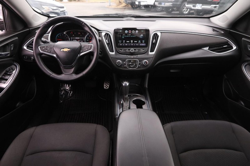 Chevrolet Malibu Vehicle Full-screen Gallery Image 18