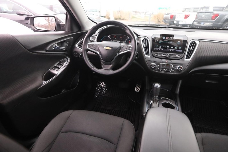 Chevrolet Malibu Vehicle Full-screen Gallery Image 19