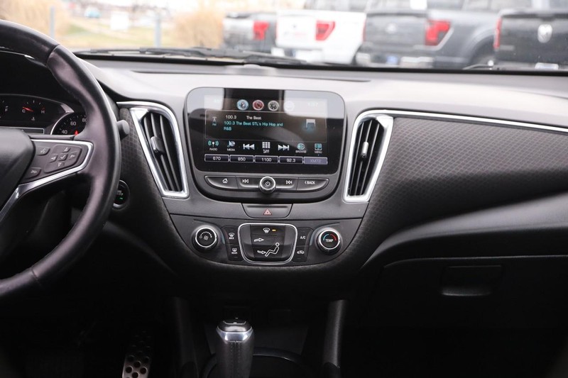 Chevrolet Malibu Vehicle Full-screen Gallery Image 21