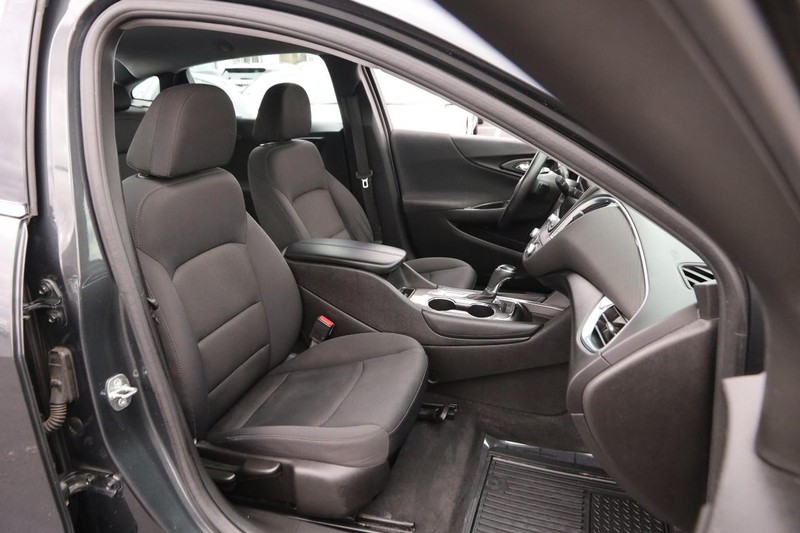 Chevrolet Malibu Vehicle Full-screen Gallery Image 23