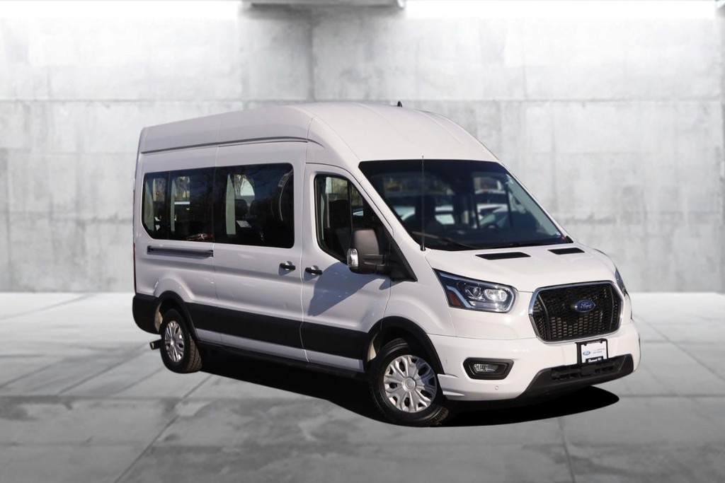 Ford Transit Passenger Wagon Vehicle Image 02