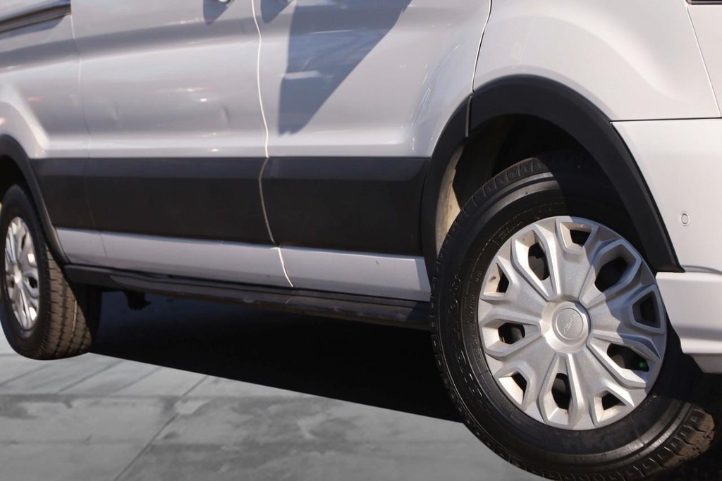 Ford Transit Passenger Wagon Vehicle Image 03