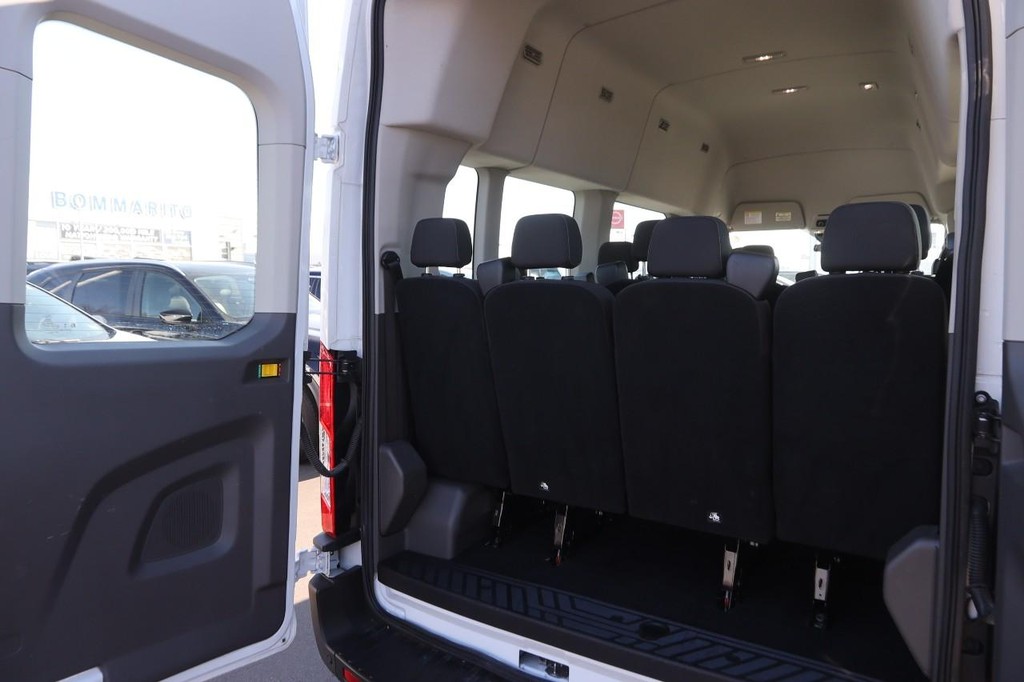 Ford Transit Passenger Wagon Vehicle Image 07