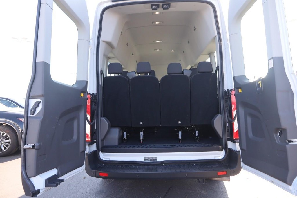 Ford Transit Passenger Wagon Vehicle Image 08
