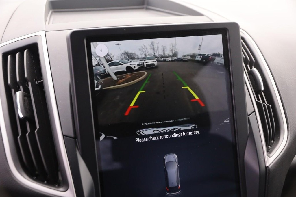 Ford Edge Vehicle Image 16