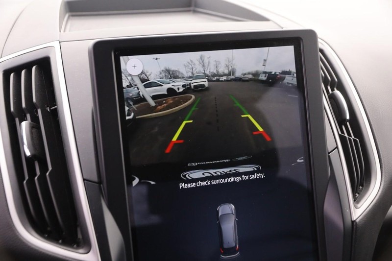 Ford Edge Vehicle Image 16