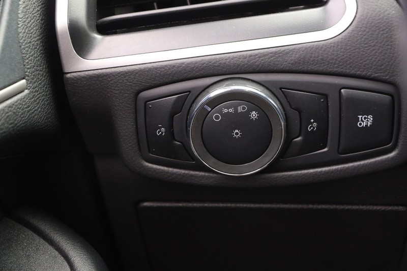 Ford Edge Vehicle Image 18