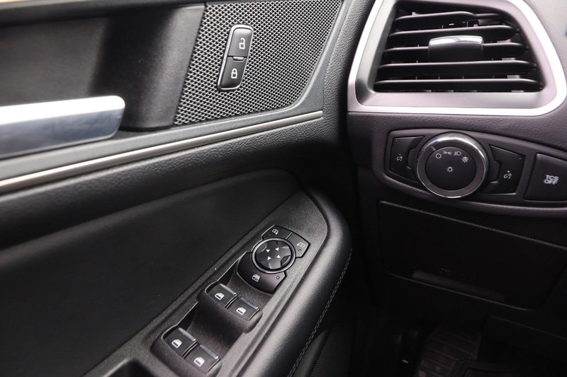 Ford Edge Vehicle Image 19