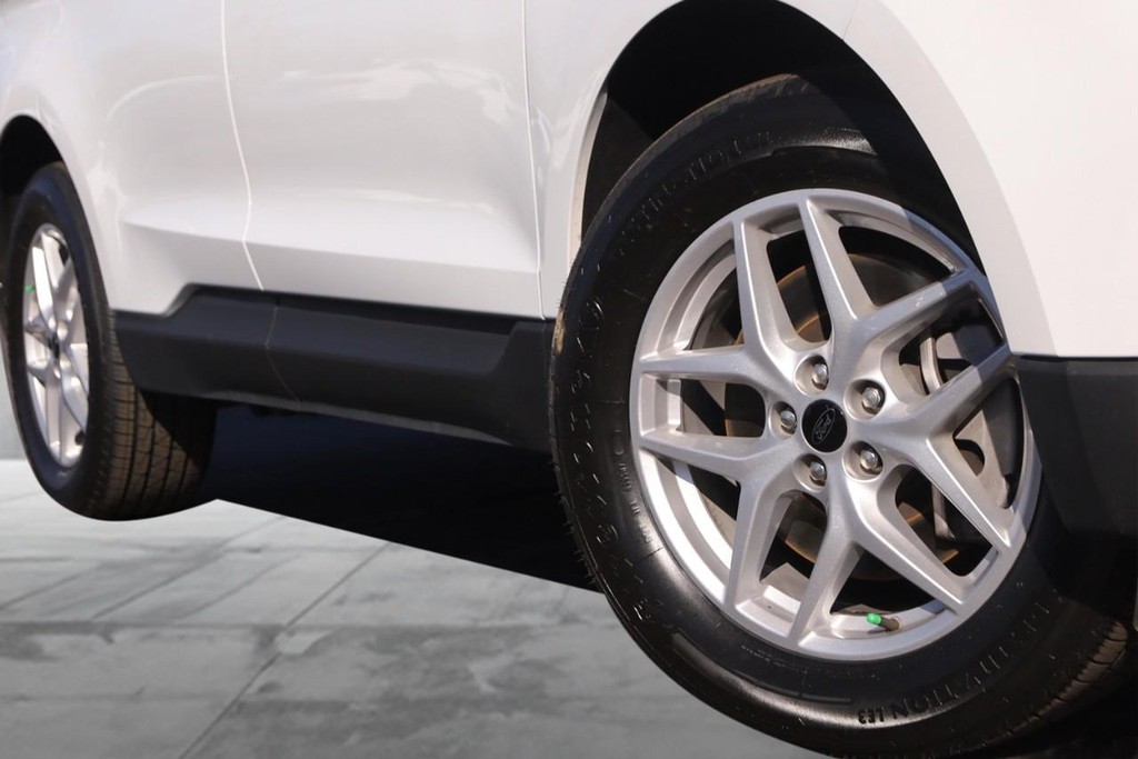 Ford Edge Vehicle Image 03