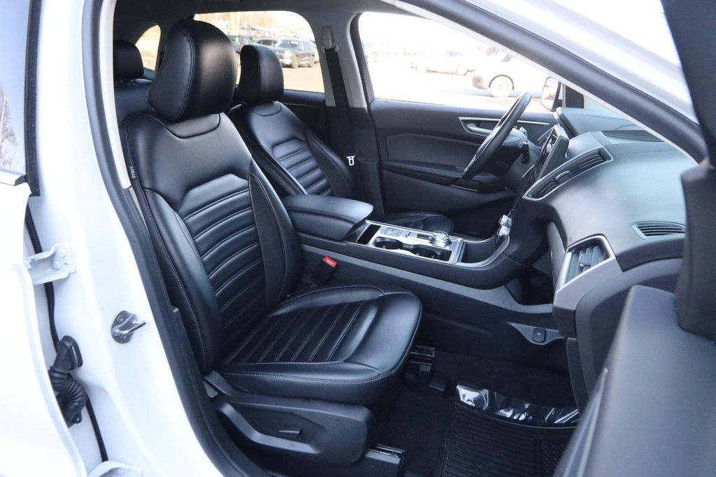 Ford Edge Vehicle Image 24