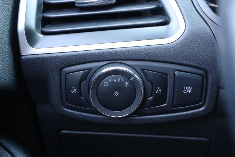 Ford Edge Vehicle Image 18