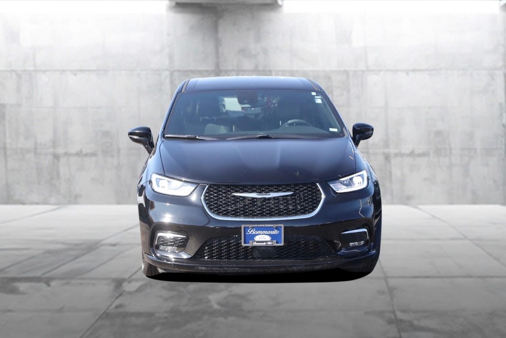 Chrysler Pacifica Vehicle Image 04