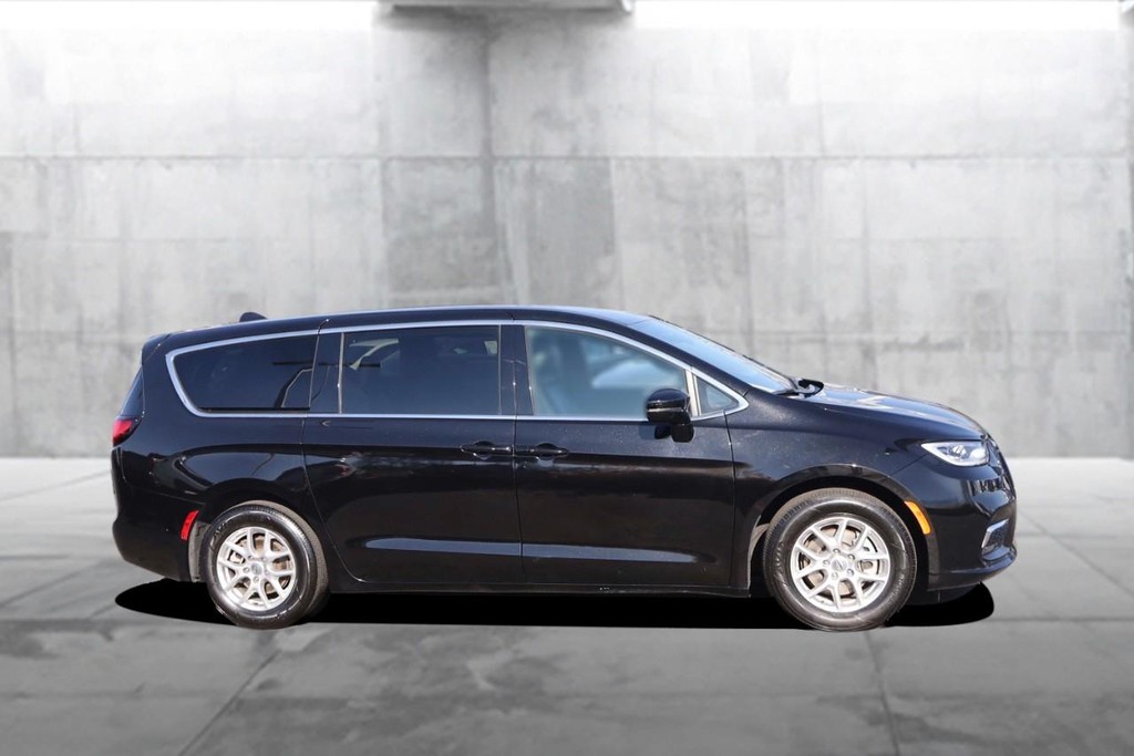 Chrysler Pacifica Vehicle Image 05
