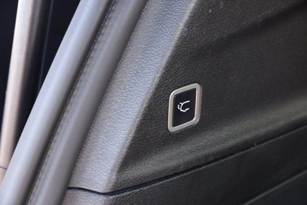 Chrysler Pacifica Vehicle Image 08