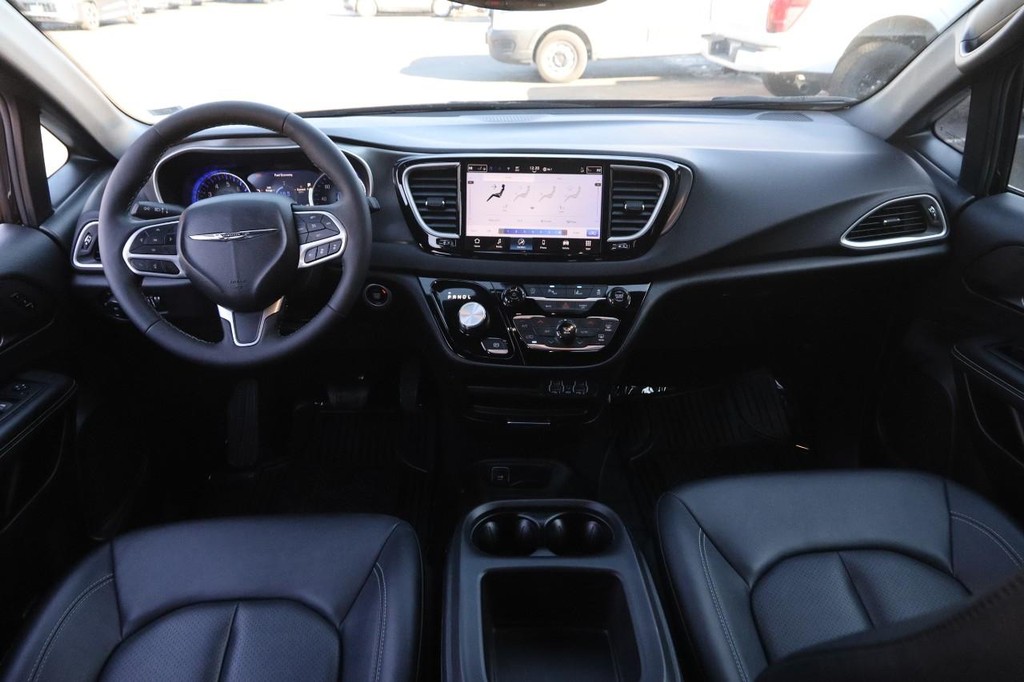 Chrysler Pacifica Vehicle Image 20