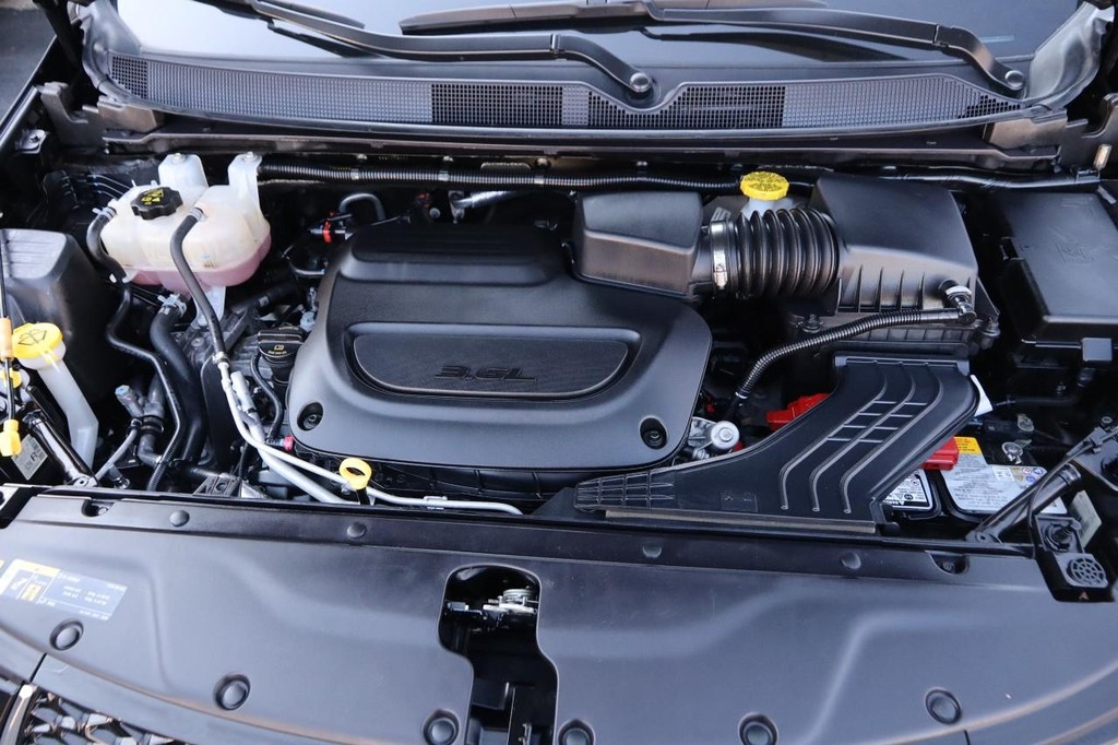 Chrysler Pacifica Vehicle Image 26