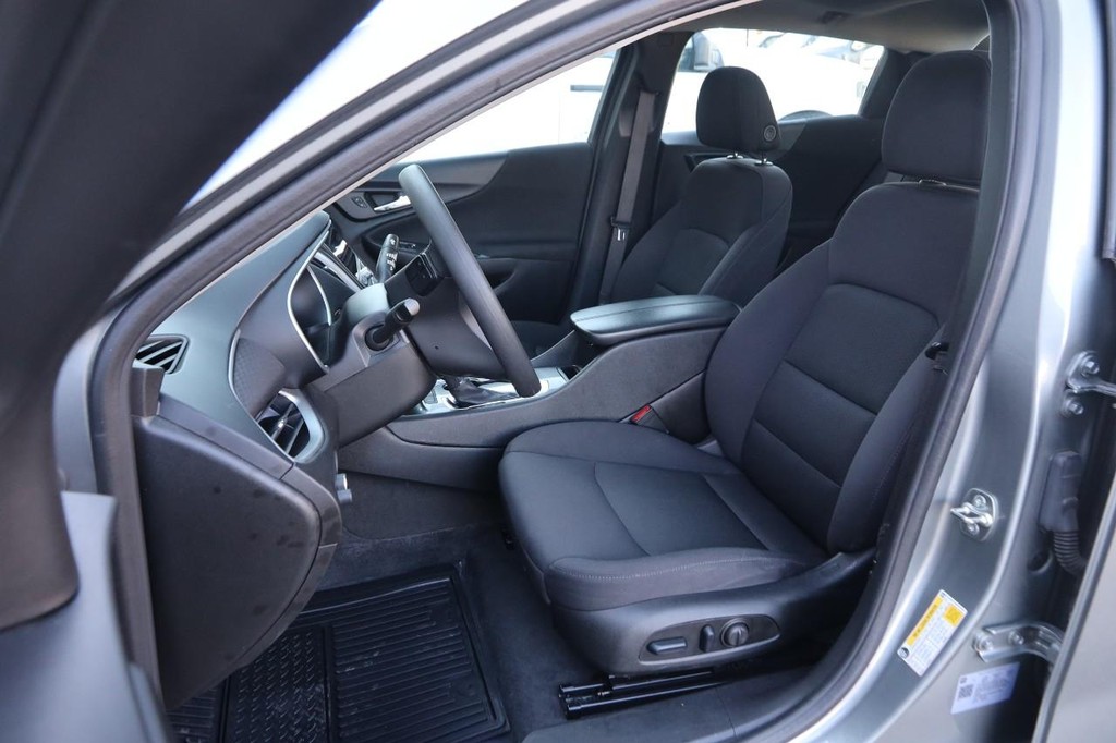 Chevrolet Malibu Vehicle Image 09