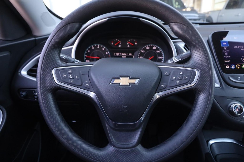 Chevrolet Malibu Vehicle Image 11