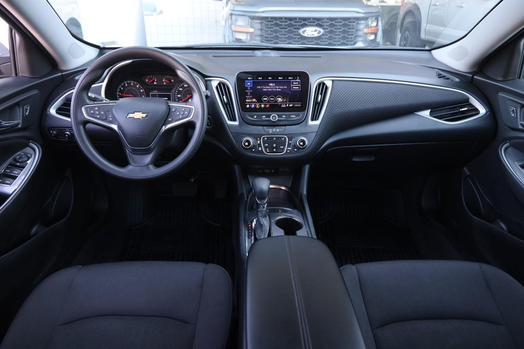 Chevrolet Malibu Vehicle Image 20